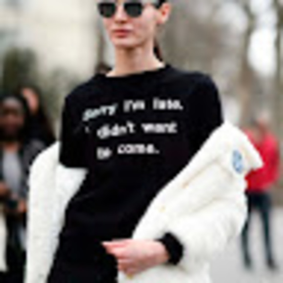 Meet your Posher, Claudia - Picture 1 of 1